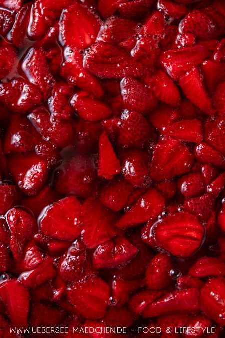Erdbeeren nach dem Rösten im Ofen mit Saft