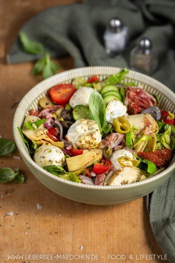 Italienischer Salat mit Salami Pesto-Dressing Rezept von ÜberSee-Mädchen Foodblog vom Bodensee